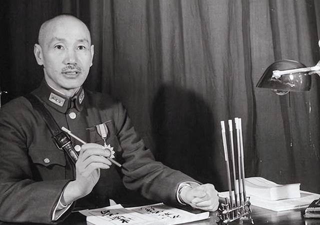 韩复榘被枪毙前，提议换鞋，刚迈出一步，一排子弹射来，身中七枪