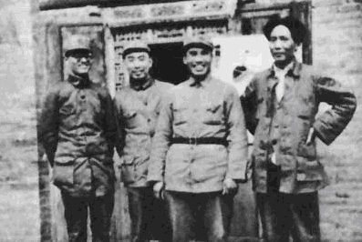 「罕见」周恩来和十大元帅的同框照，张张珍贵，尽显功勋风采