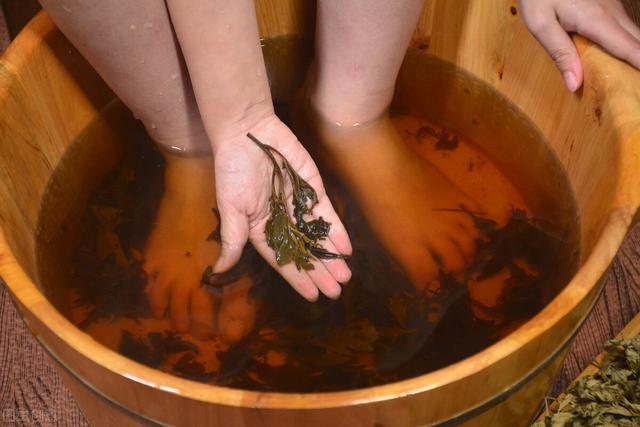 手脚冰凉的朋友看过来，教你两招防寒保暖的方法