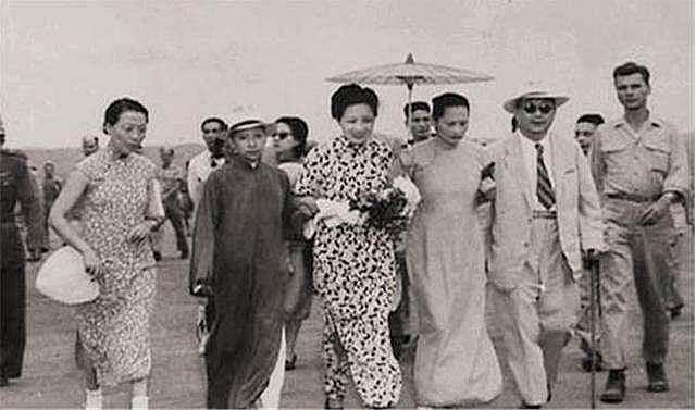 宋美龄最后的赴台：“特别通行证”成废纸，海关要求她拿出护照