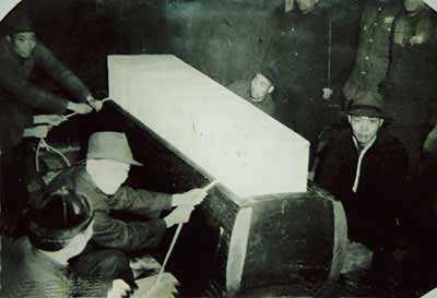 1949年耗时3个月，杨虎城遗体被找到，邓小平要求：换个好棺材