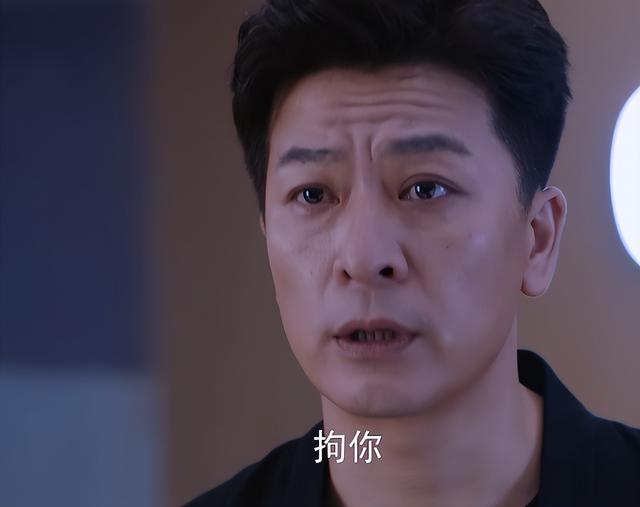 首播拿下飙升榜第一，郭京飞令观众成功入坑，悬疑剧有天花板了？