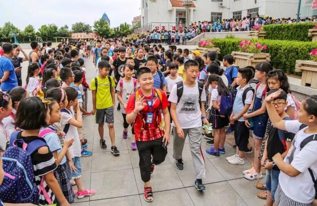 多地中小学“暑假时间”出炉，看到放假天数，学生和家长反响不一