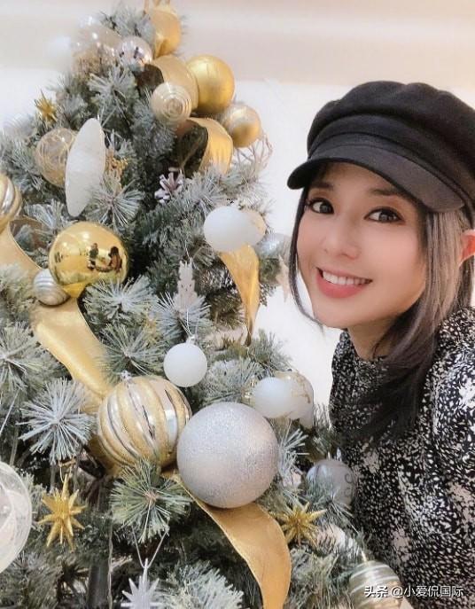 苍井空最新消息38岁苍井空逆龄生长穿白色上衣网红井空的真实身份