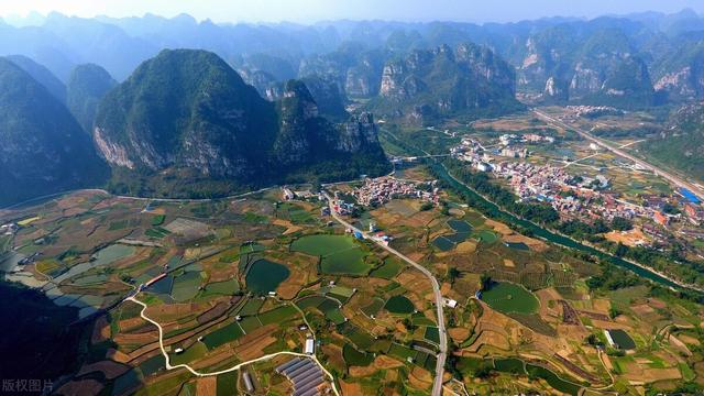 中國爲何要耗費巨資，削平了65座山，就爲了建一座山頂飛機場