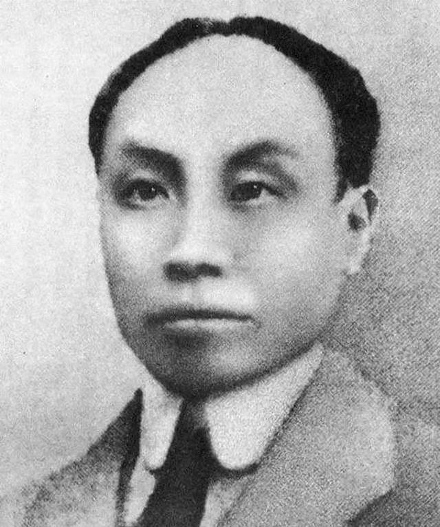 陈乔年牺牲66年后遗腹女被找到，墓碑前跪地痛哭：爸，我来看你了