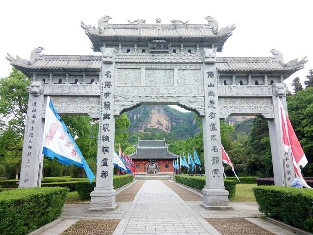 一個讓人流連忘返的旅行度假聖地——龍虎山