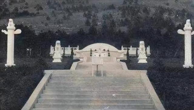1946年老蒋下令炸开汪精卫墓，开棺后发现尸体完好，口袋有张纸条