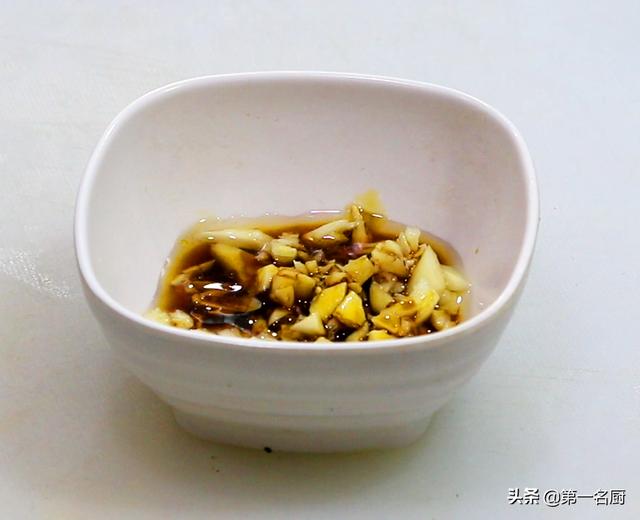 “清明吃一草，百岁不显老”！“1草”是啥？采摘短，清明正当吃