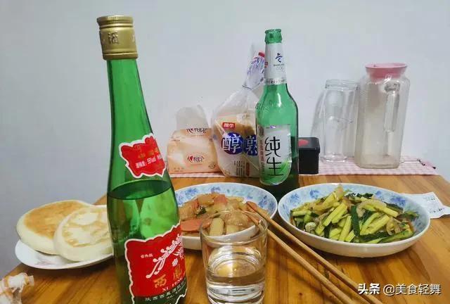 80后男子看到65岁父亲的“白酒单”，当场愣住，随后痛哭流涕