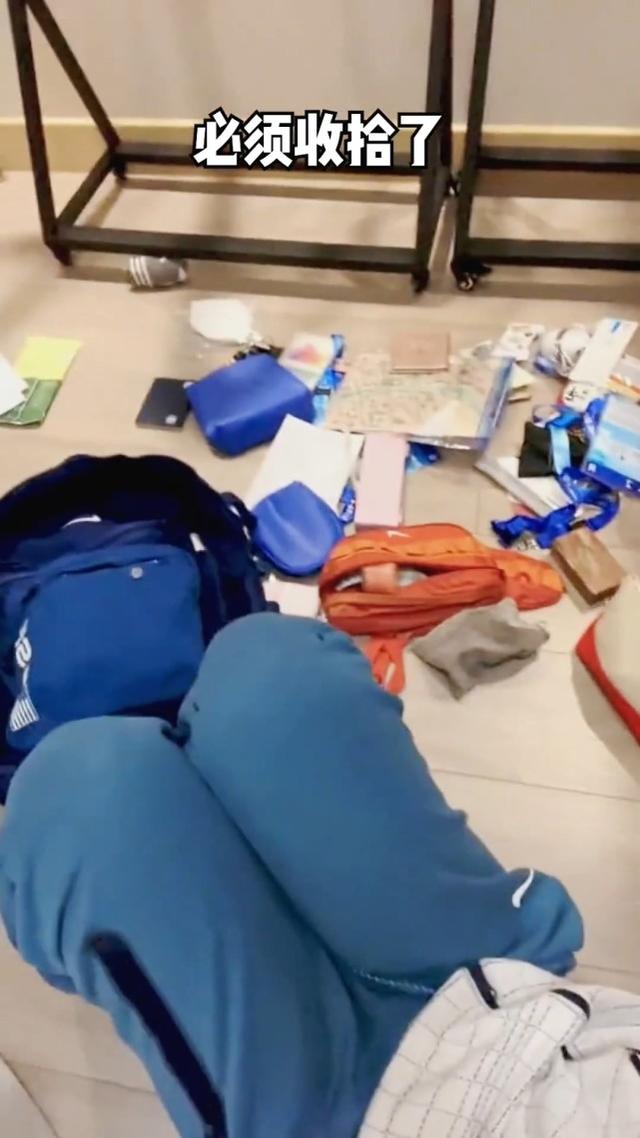 美国滑雪小姐姐在中国的最后30分钟！边说边哭：我舍不得走