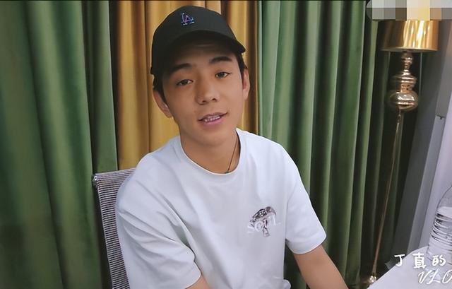 00后高颜值小伙丁真，被国企破格录用，气质变化如同换了一个人