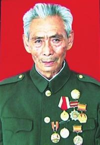 马步芳妄图死守六盘山，解放军四百门大炮炸烂其美梦