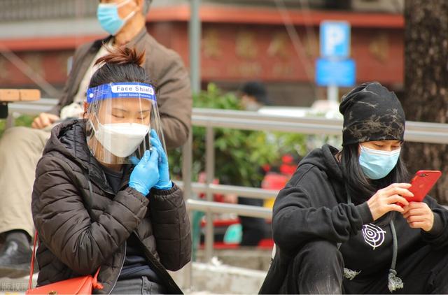 香港日增确诊者连续破万，那些阻挠内地援港的黄医护和黄记者醒了没？香港市民表白逆行者：辛苦了！平安回家