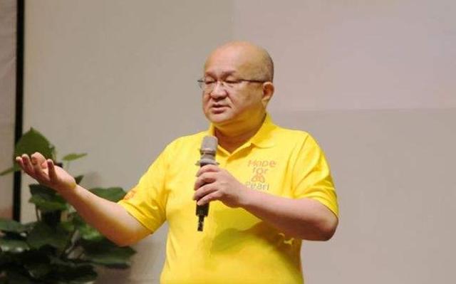 逆袭为百亿富豪的秦荣华，从日本买10000根木头：这本就是中国的