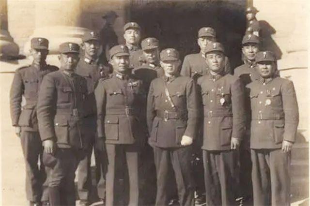 一群国民党败将，在监狱里分析淮海战役失败原因，最终达成了共识