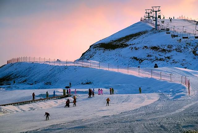 滑雪团建方案