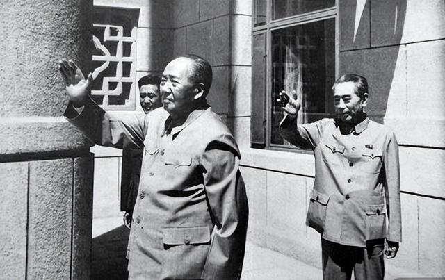 52年毛主席接见恩师李漱清，因何李漱清坦言：见到您，我有点害怕