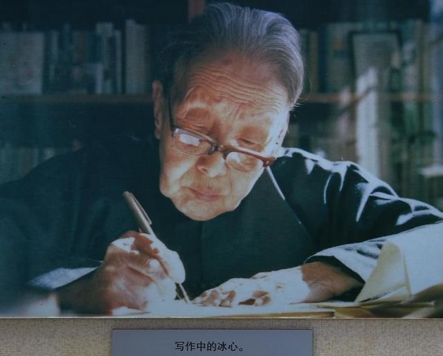 徐志摩可怜死状：脑袋上有个大洞，四肢被熊熊的烈火，炙烤成焦炭