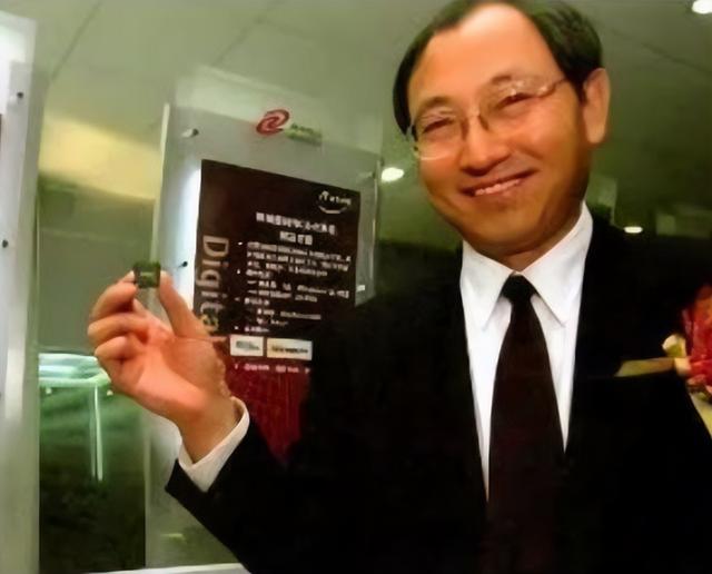 1995年倪光南院士被联想扫地出门，柳传志泪洒现场，后来怎么样了
