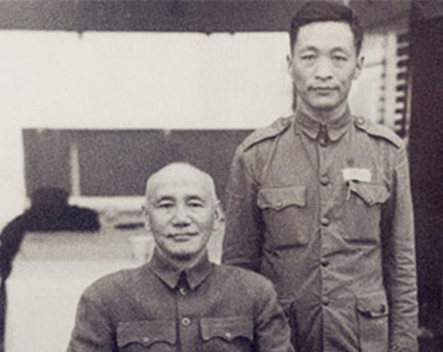 1938年秘书给毛主席点了一根烟，主席随后将他调离：这个人有问题