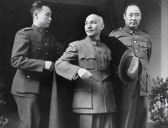 决战之际，美国一眼看出毛主席与老蒋的3大不同，断言毛泽东必胜