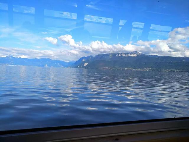 依雲礦泉水多少錢一瓶？依雲小鎮在哪裏？在法國還是瑞士🇨🇭?