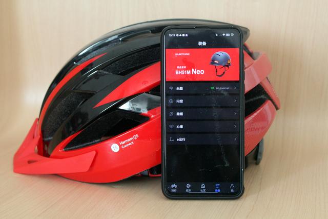 Helmetphone智能头盔：科技加持，安全骑行
