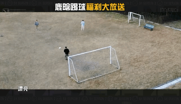 哈哈哈哈哈 鹿晗踢足球徐志勝秒變迷弟 王勉採訪遇英語很是無措 太陽信息網