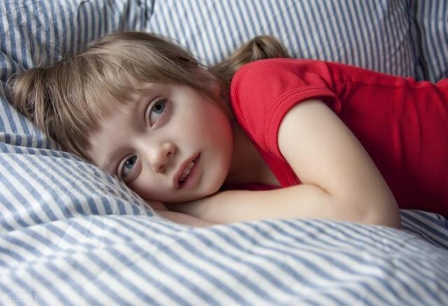 孩子一到晚上就怕黑？了解孩子怕黑的原因，帮孩子远离黑暗