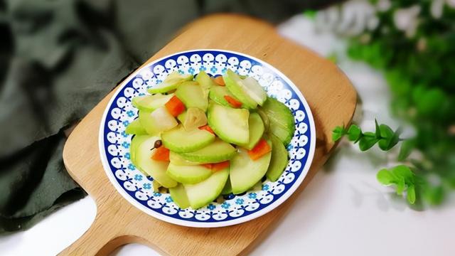 提醒：这3种食物，或正在悄悄伤害皮肤，尽量避免，莫贪嘴