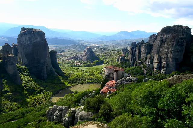 希臘深度遊：卡蘭巴卡、接近天堂的秘境 天空之城（Meteora）