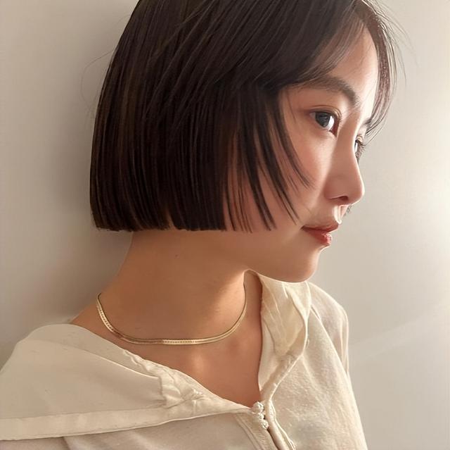 日本女孩非常追求头发轻盈感,这款极短发就是透过将发量打薄,层次推