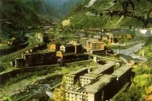 1948年毛主席遭精准轰炸，惊险生还，一年后凭借一封电报揪出内鬼