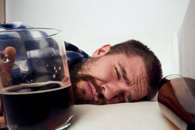 抽烟喝酒也爱喝茶，茶水能抵消烟酒的危害吗？真相来了