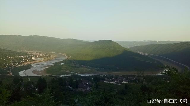 探訪三國古戰場，雨中登牛頭山，觀天下第一山水太極
