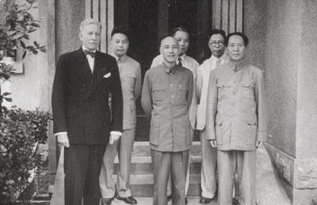 军统戴笠死前都发生了什么？身边众人的反常行为，好似早就安排好