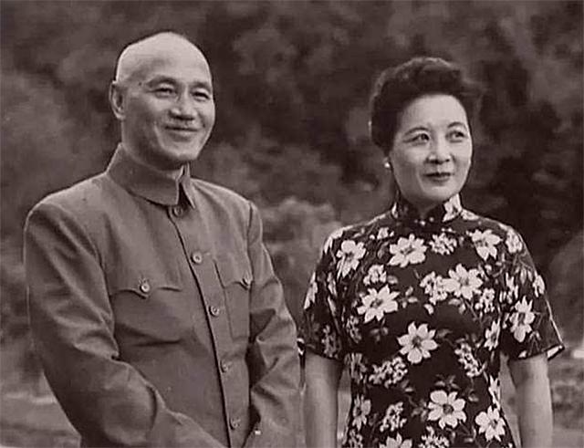 03年宋美龄在梦中去世，隔天清晨遗体被裹在羊毛毯中送出公寓
