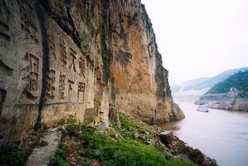 三峡上方惊现黄金洞，勘察队冒死进入，揭开背后隐藏的千年秘密