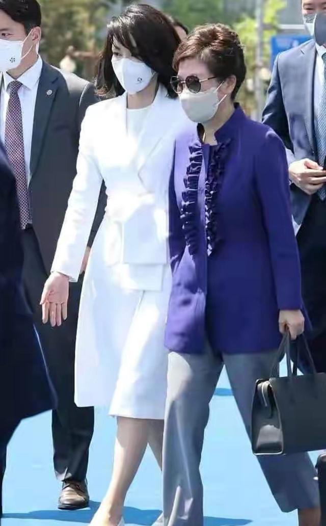 韩国第一夫人火了！颜值气质都好惊艳，穿衣搭配值得妈妈辈借鉴