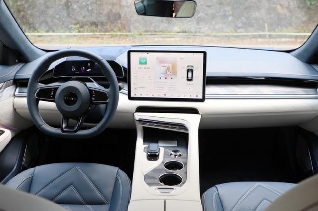 纯电车弯道超车！这两款电车颜值很高，屏幕都超过了15英寸