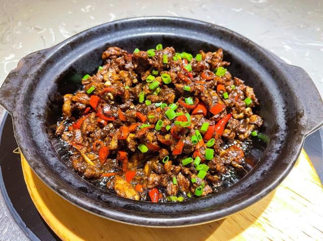湖南請客吃飯，飯桌上少不了的10道菜，別地兒難吃到，都是好滋味