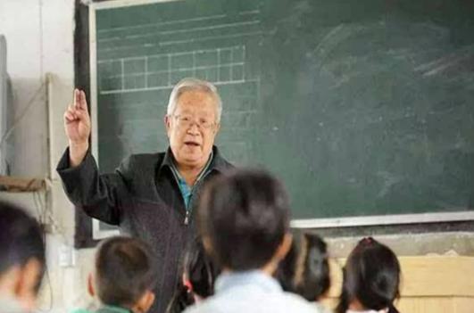 “延迟退休”或成定局？白岩松提出“新建议”，教师队伍表示赞同