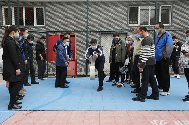 蓝朋友开展消防知识培训及逃生演练活动