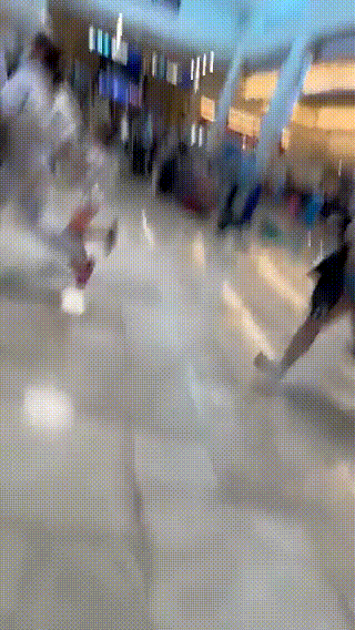 墨西哥坎昆机场疑爆枪击 旅客疯逃 多人被踩踏 秩序失控