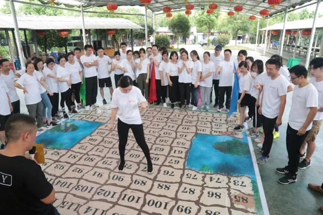 红色团建道具