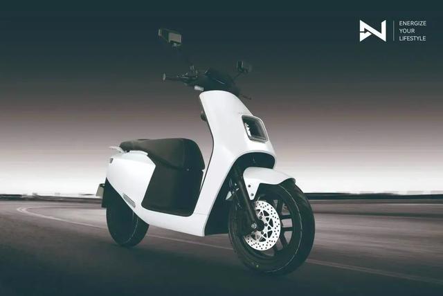 最高时速100km/h，搭载6KW高速电机，2款高性能的电摩来了