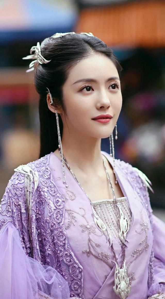 演技好、业务能力强，却捧不红的8位女星，杨幂张艺谋也带不动