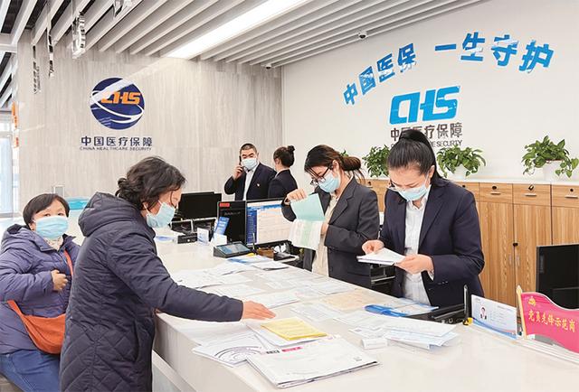 国家医保局：继续降低疫苗、核酸检测等价格，减轻防疫负担