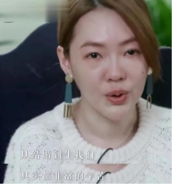大S妈妈：丈夫不忠婆婆刁难，独自养育仨女儿，今女儿是我的骄傲